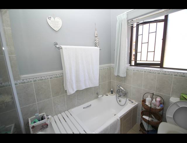 3 BEDROOM TOWNHOUSE FOR SALE IN ISLAND VIEW